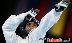Italy's Carlo Molfetta celebrates his victory against Mali's Daba Modibo Keita in their men's +80kg semifinal taekwondo match at the London Olympic Games