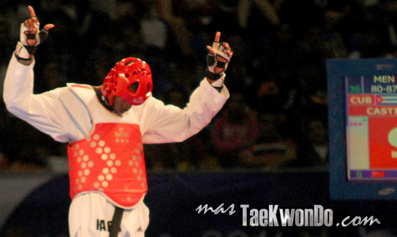 La armada de Santiago de Cuba, asegurada en la cima desde la jornada anterior, elevó su cosecha al sumar una presea de cada color en el cierre de los Campeonatos Nacionales de Taekwondo, para uno y otro sexo, efectuado en Holguín.