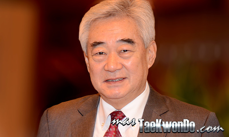 Hoy 9 de junio de 2014, el Dr. Chungwon Choue cumple diez años al frente de la WTF, una década en la que ha sabido cambiarle la cara y popularizar este deporte como nunca antes se había llegado a hacer. La confirmación para los Juegos Olímpicos de 2020 fue el broche de oro.