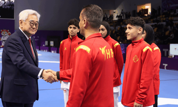 Dr. Chungwon Choue acompañó a atletas refugiados en Tashkent 2026